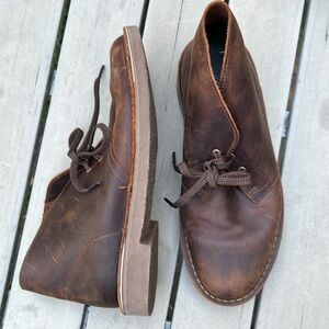 Like new Clark’s Chukka boots men’s size 8